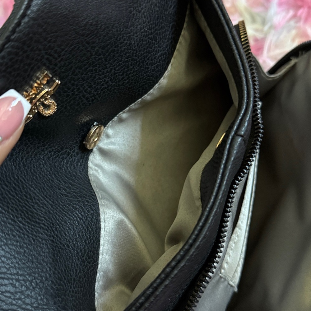 Gussaci Black Crossbody Bag - Picture 6 of 11